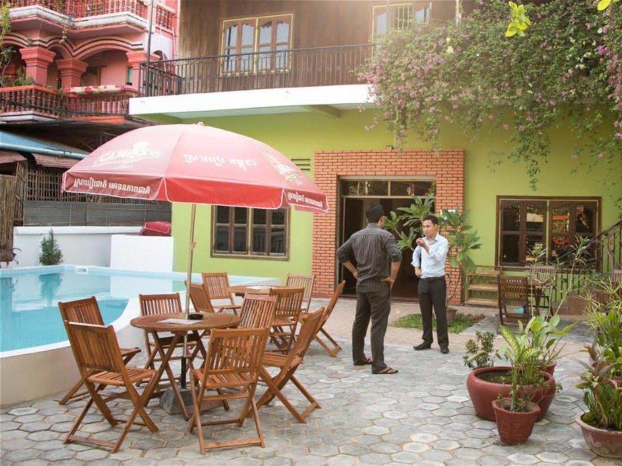 Five Rose Siem Reap Hostel Extérieur photo
