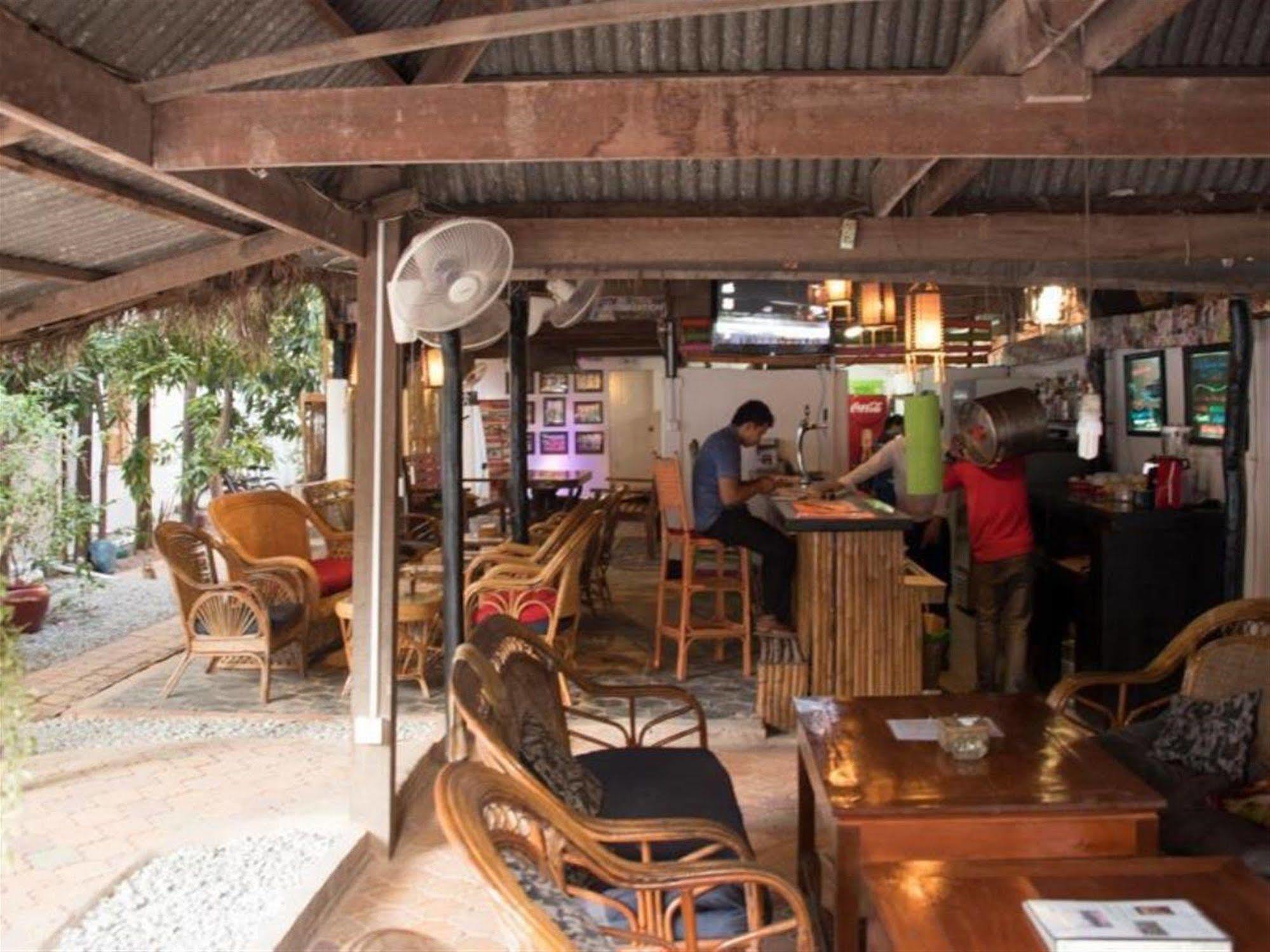 Five Rose Siem Reap Hostel Extérieur photo
